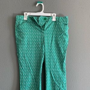 NEW YORK & COMPANY green patterned capri pants